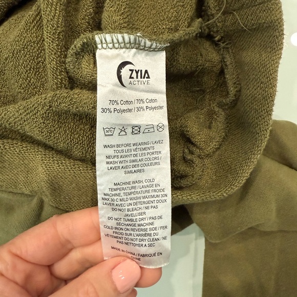 Zyia Active Olive Green Yoga Shawl - Picture 5 of 5